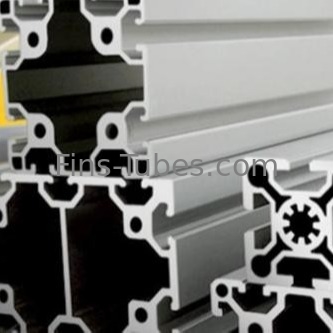 Profil d'aluminium du radiateur Résistance à haute température Bon rendement de traitement Sélection précise