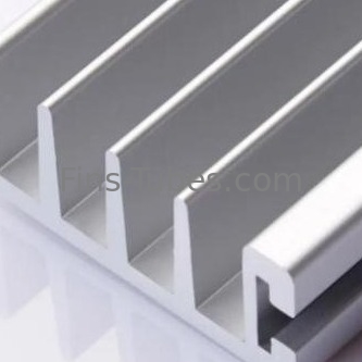 Profil d'aluminium du radiateur Résistance à haute température Bon rendement de traitement Sélection précise