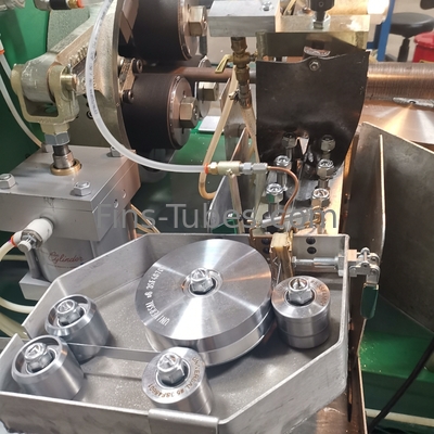 DELLOK a inclus le type L machine expulsée par 12mm d'enveloppe de tube d'aileron de LL OD